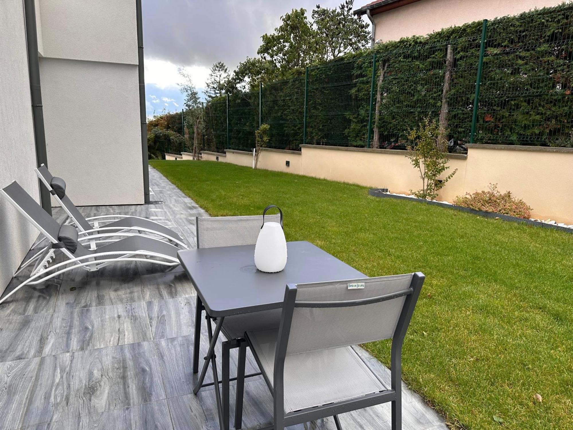 La Villa Perchee Calme, Sauna, Parking Prive Saint-Prix  Luaran gambar